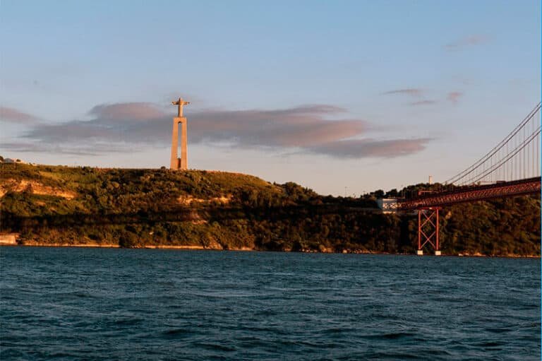 Cristo Rei ao pôr do sol