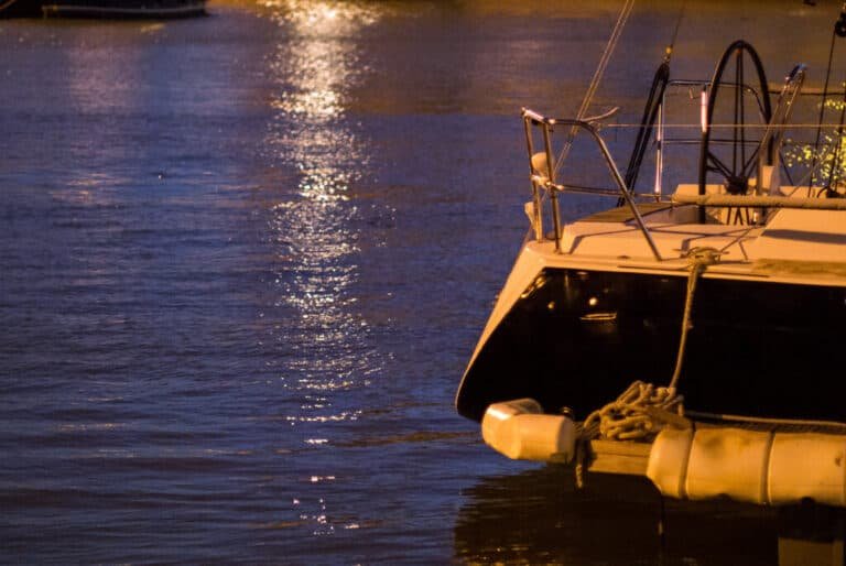 Barco na água