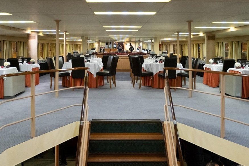Sala de jantar do navio